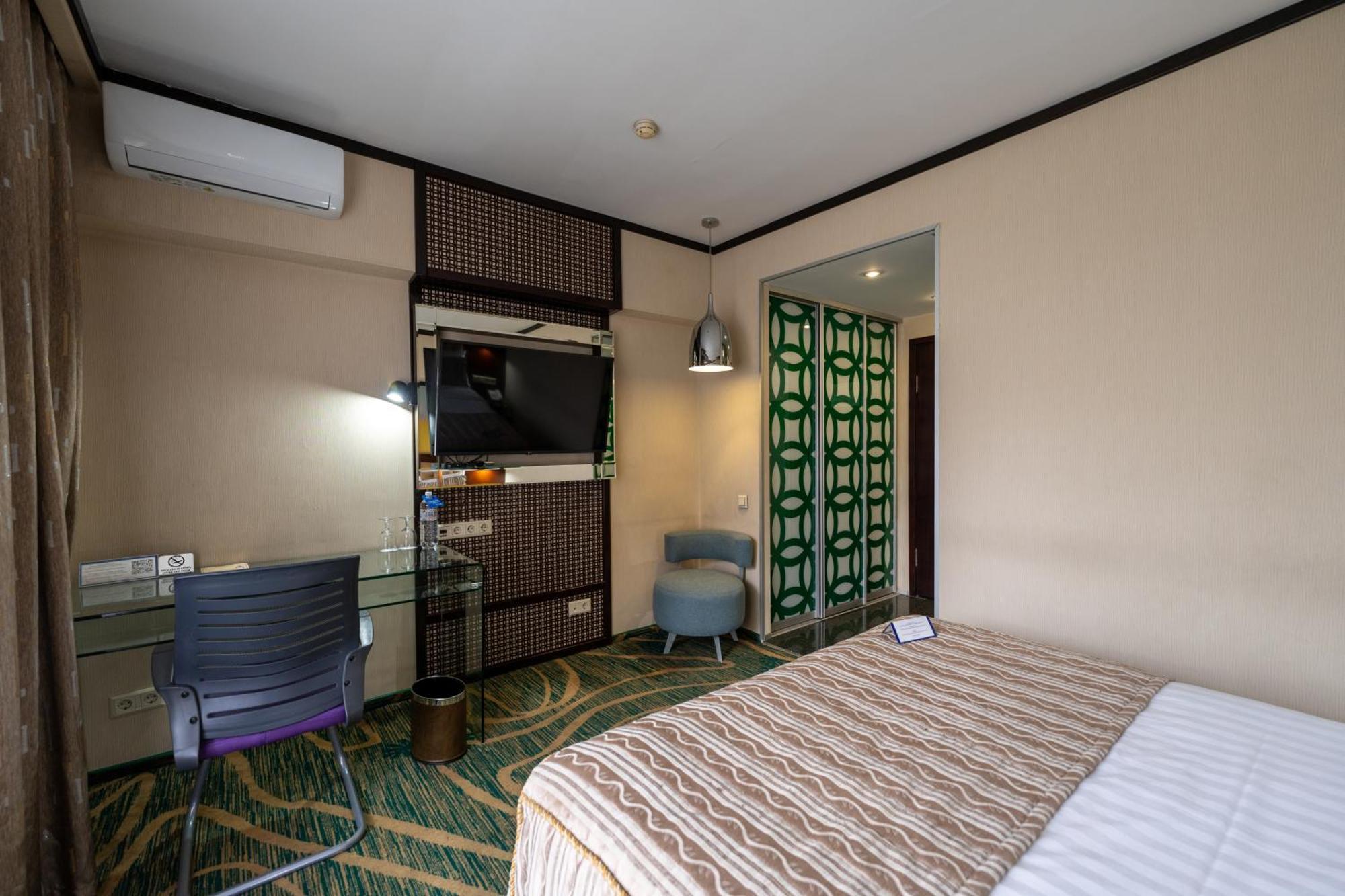 Hotel Kazzhol Almaty Exterior photo